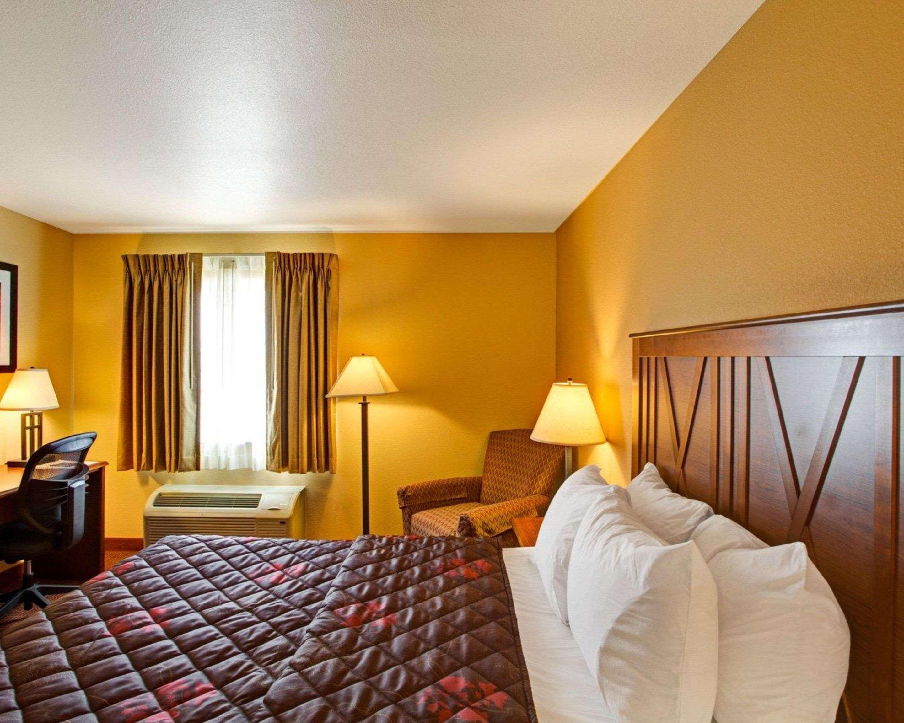 Rodeway Inn & Suites Phillipsburg Екстериор снимка