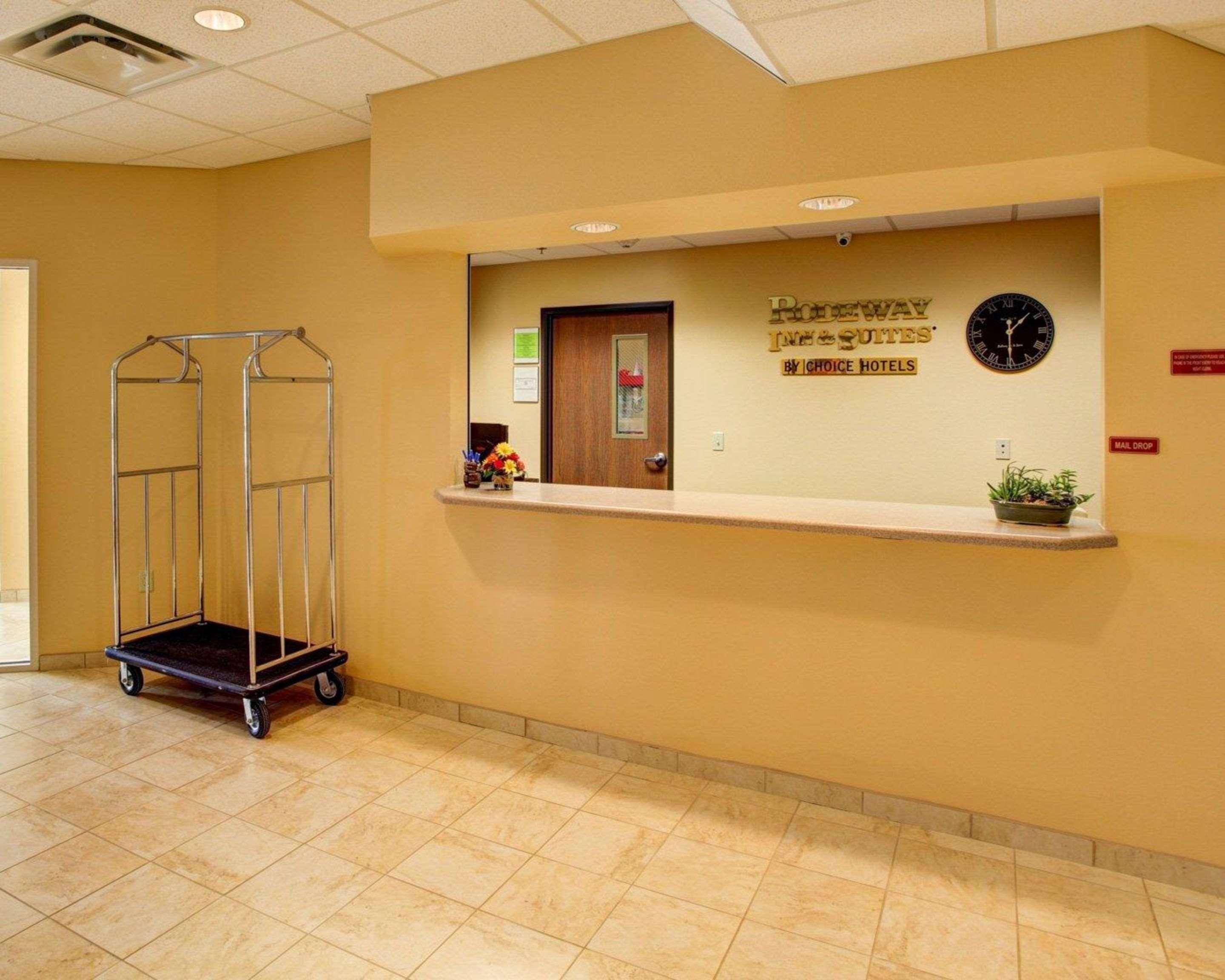 Rodeway Inn & Suites Phillipsburg Екстериор снимка