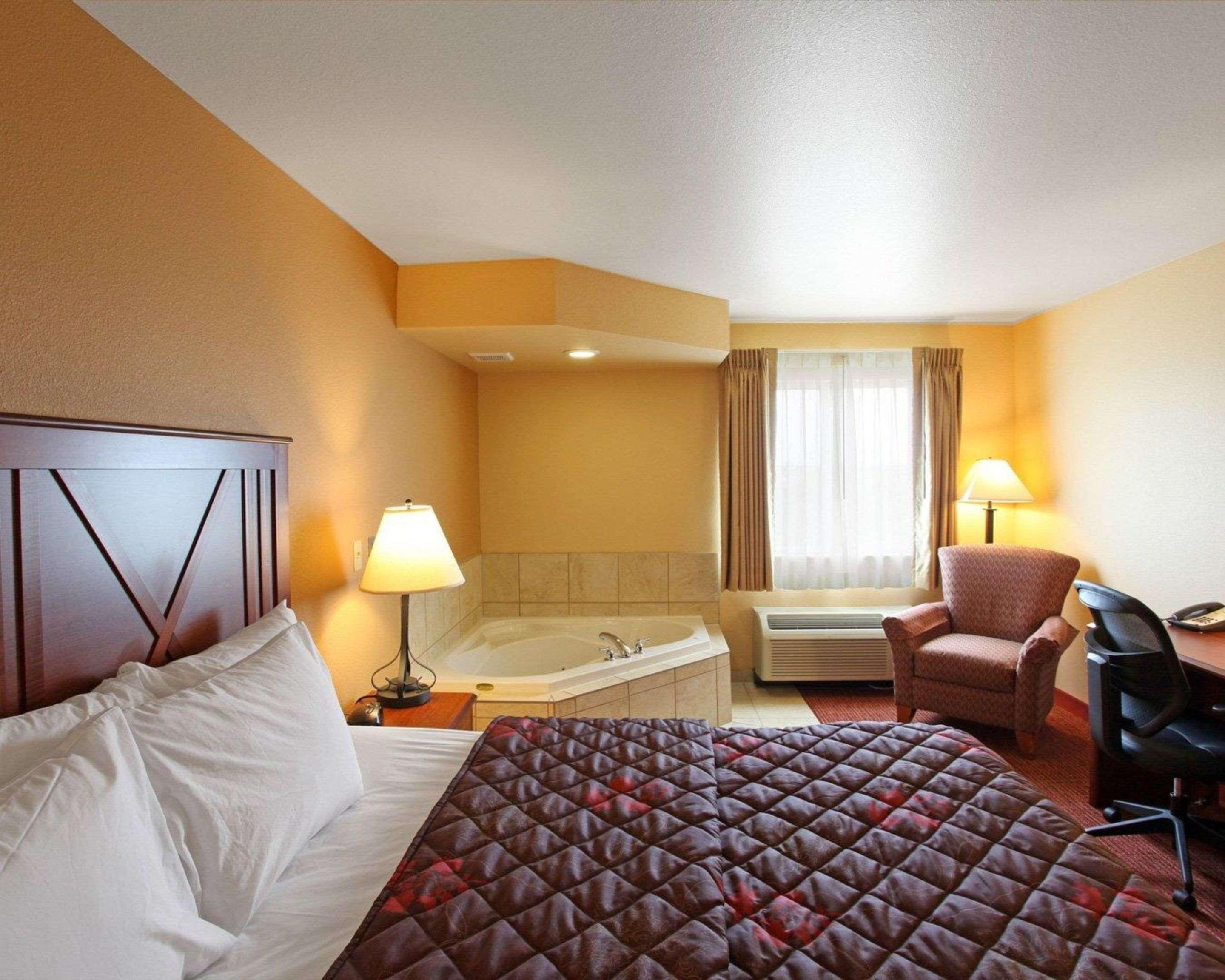 Rodeway Inn & Suites Phillipsburg Екстериор снимка