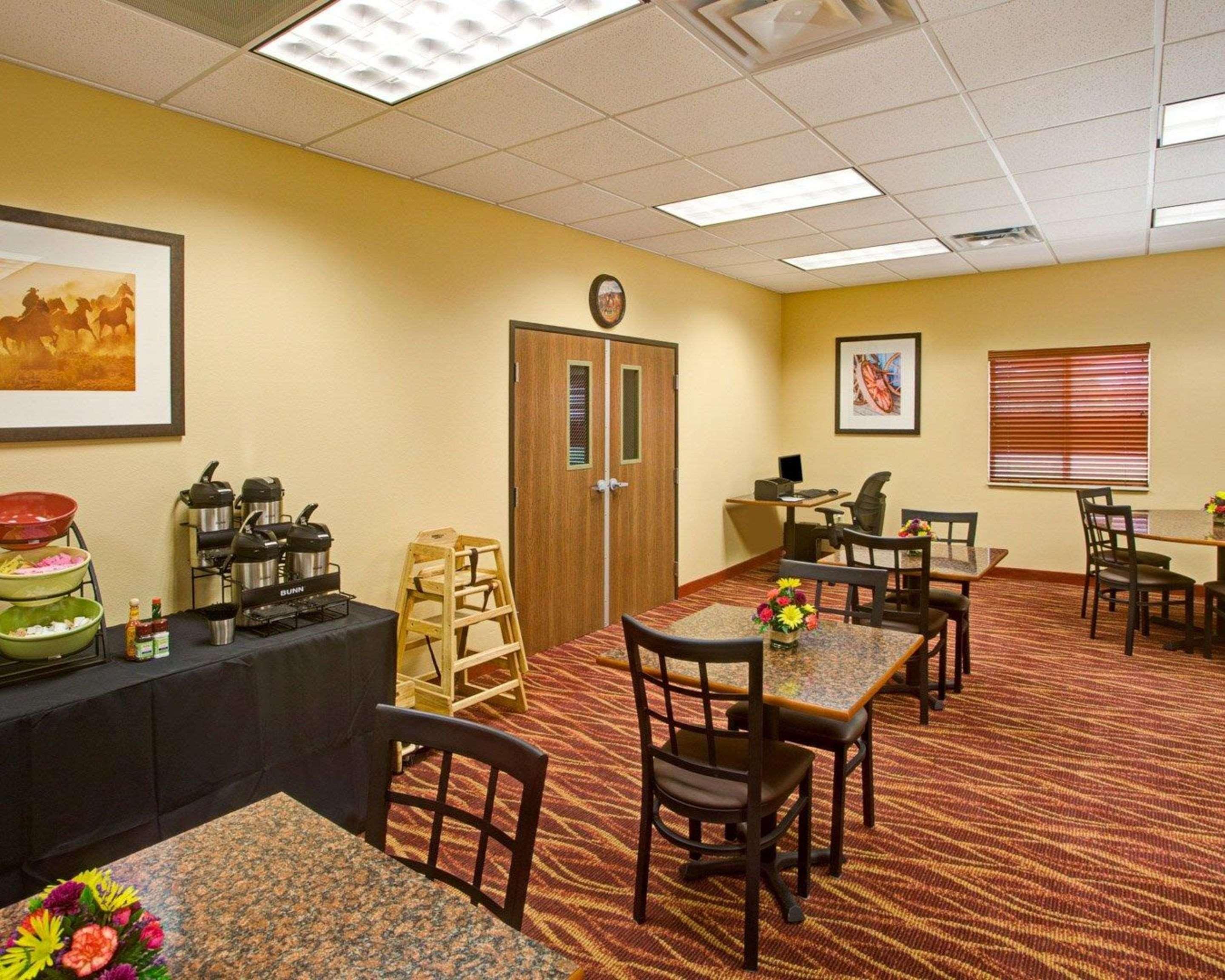 Rodeway Inn & Suites Phillipsburg Екстериор снимка