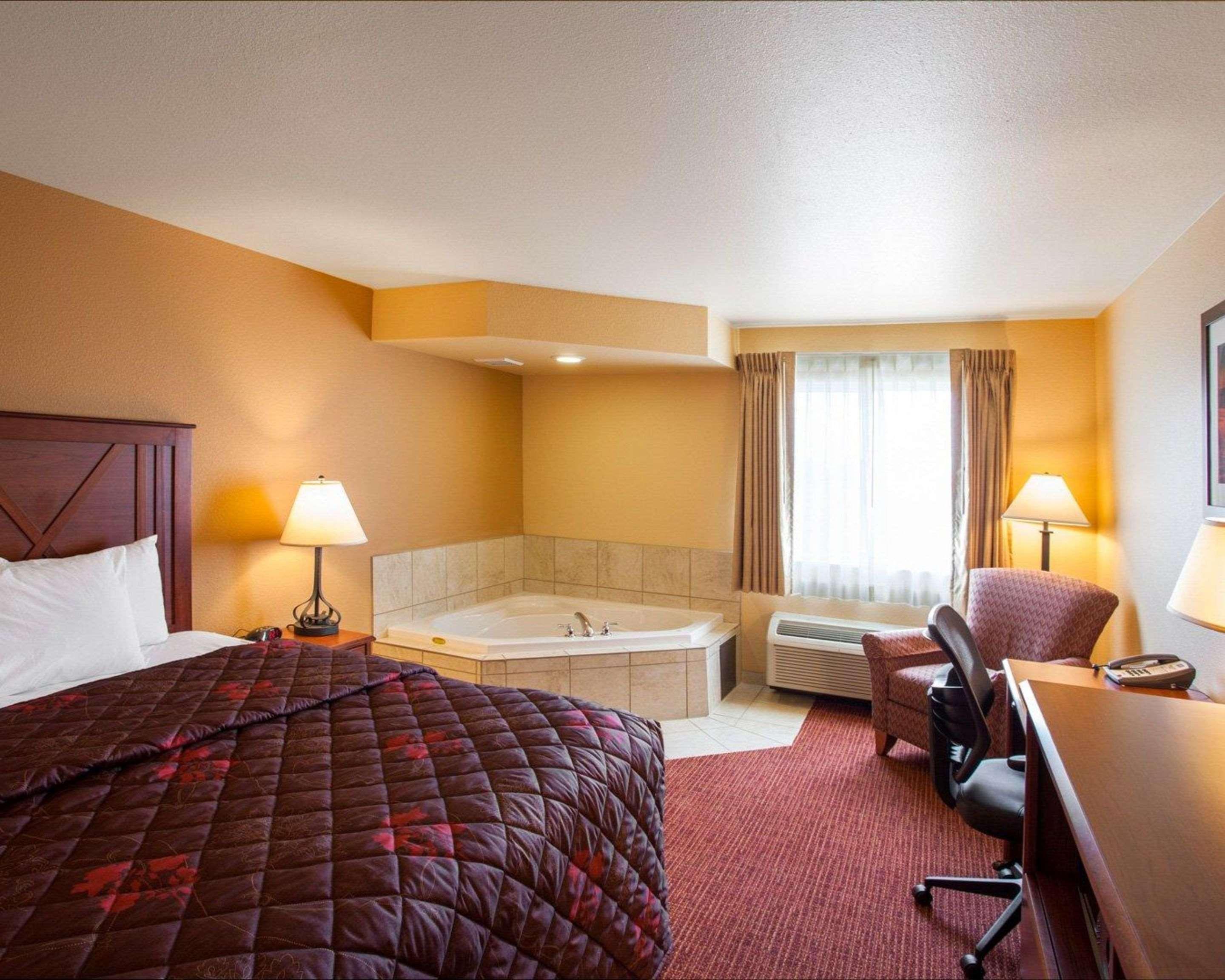 Rodeway Inn & Suites Phillipsburg Екстериор снимка