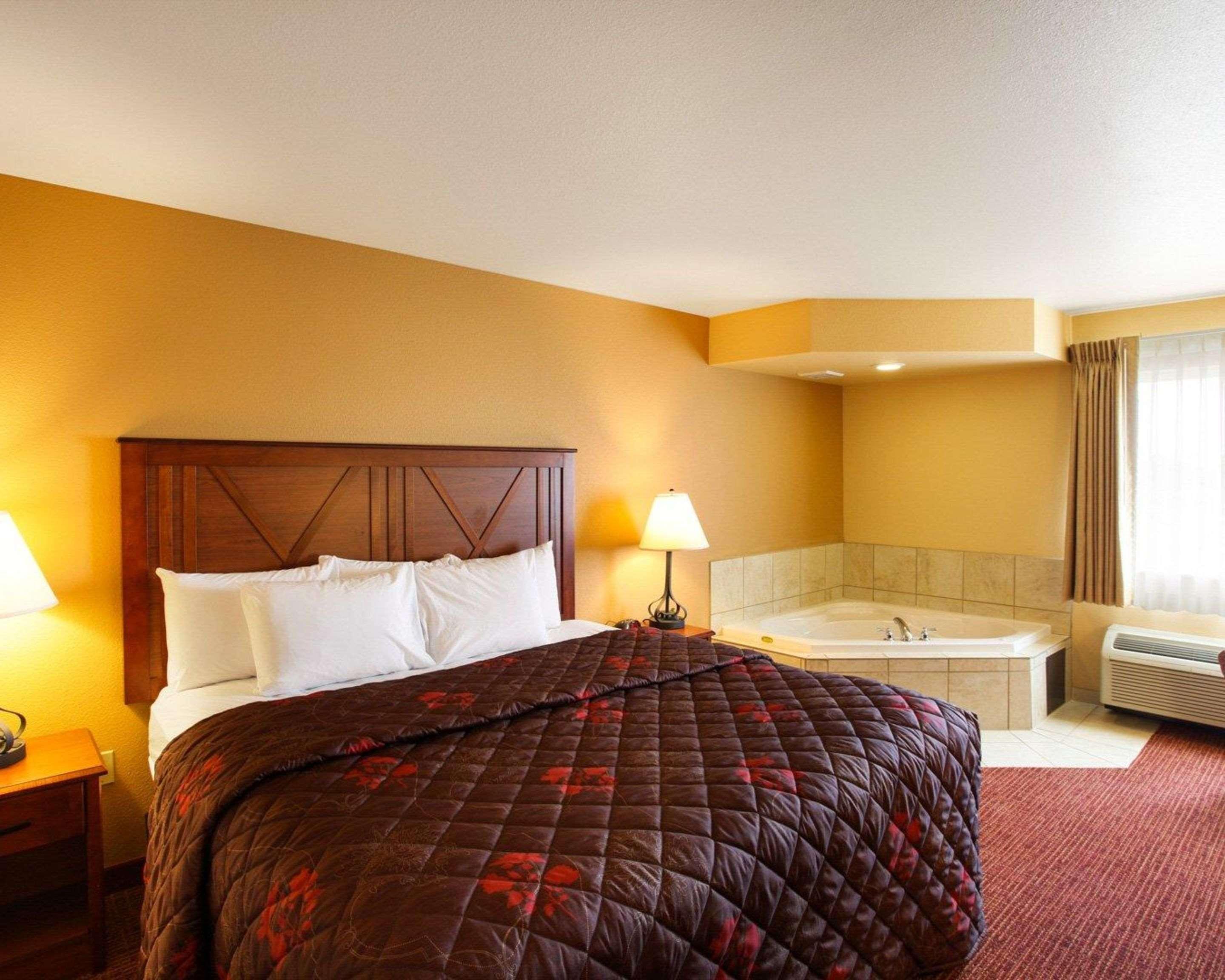 Rodeway Inn & Suites Phillipsburg Екстериор снимка