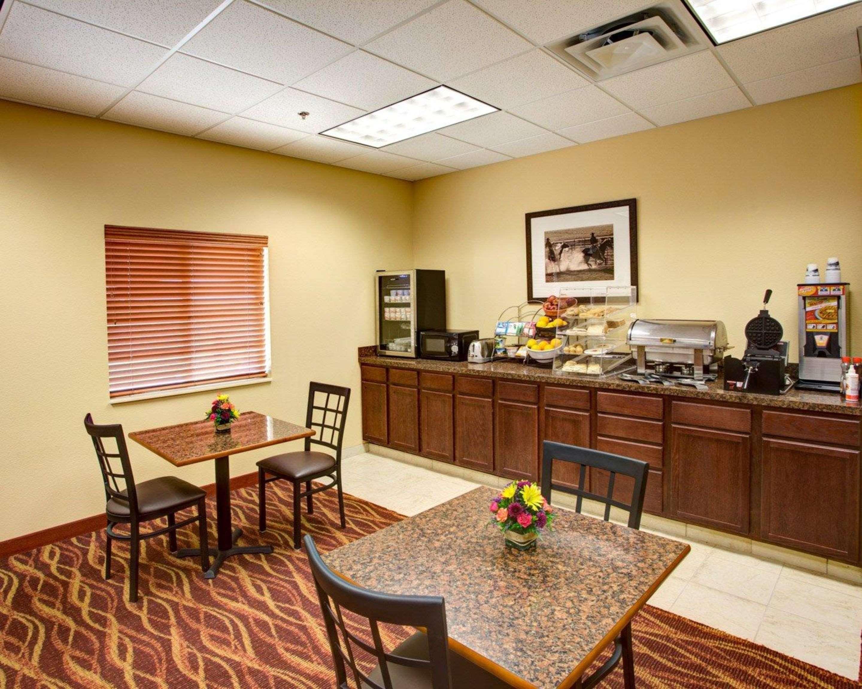 Rodeway Inn & Suites Phillipsburg Екстериор снимка
