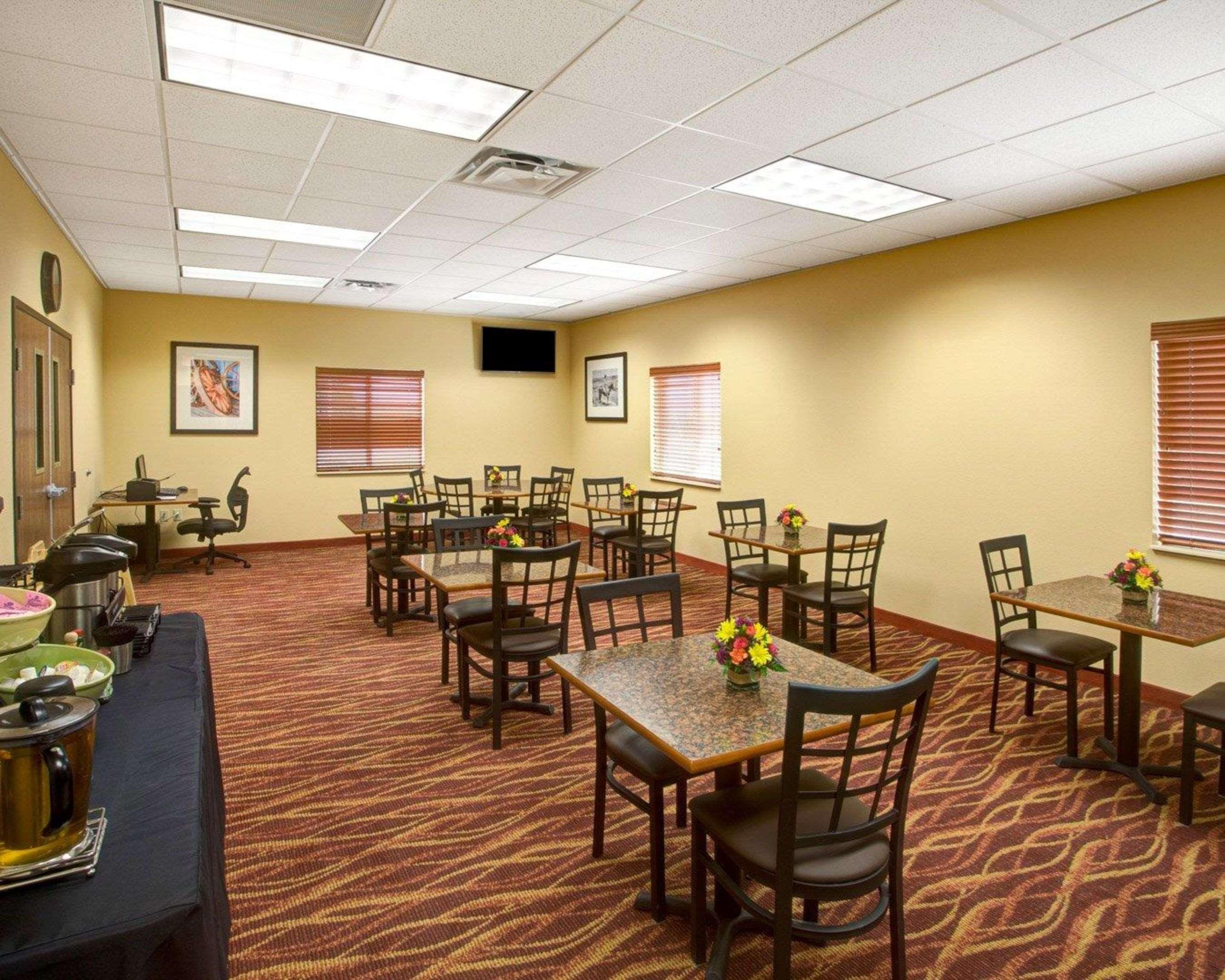 Rodeway Inn & Suites Phillipsburg Екстериор снимка