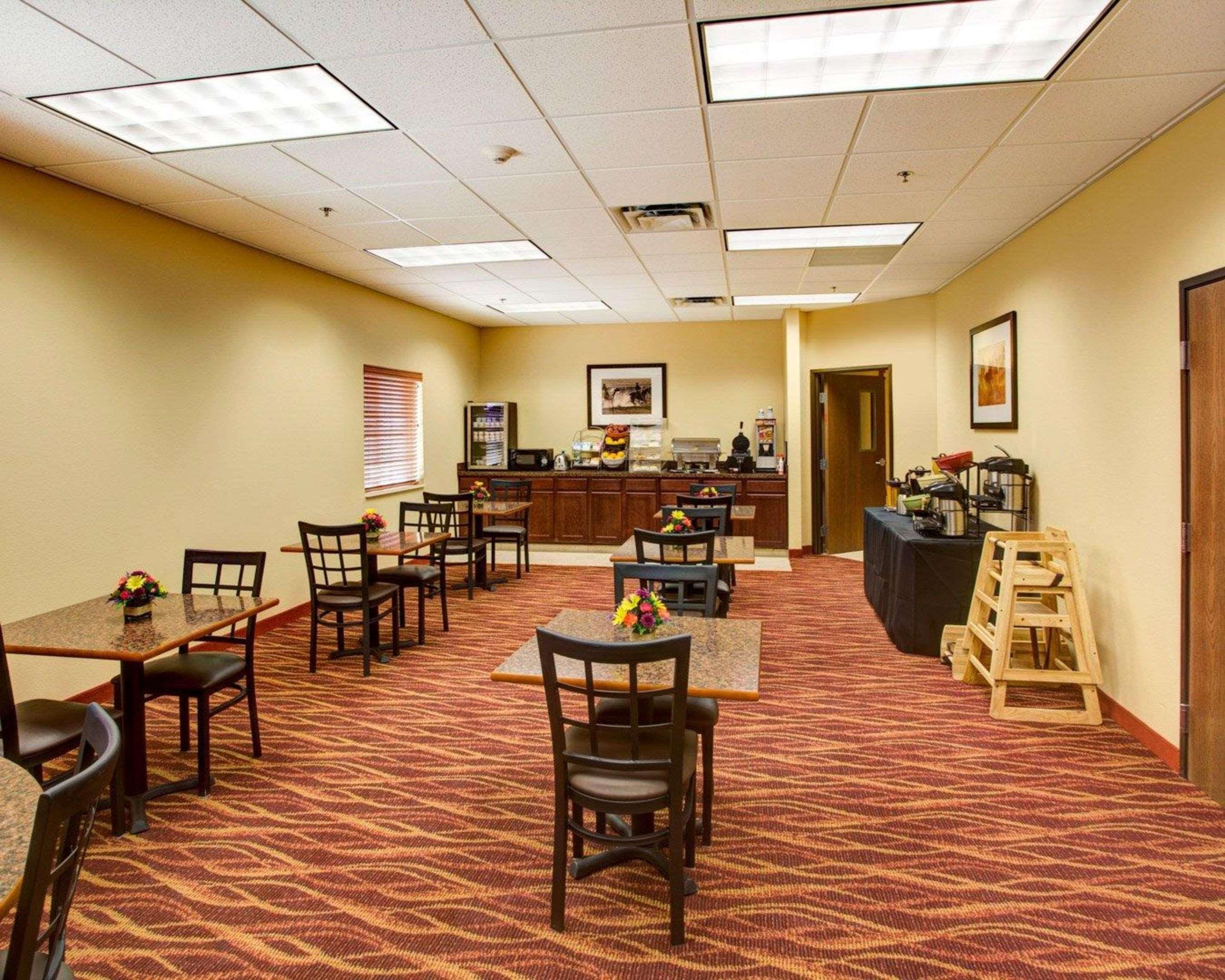 Rodeway Inn & Suites Phillipsburg Екстериор снимка