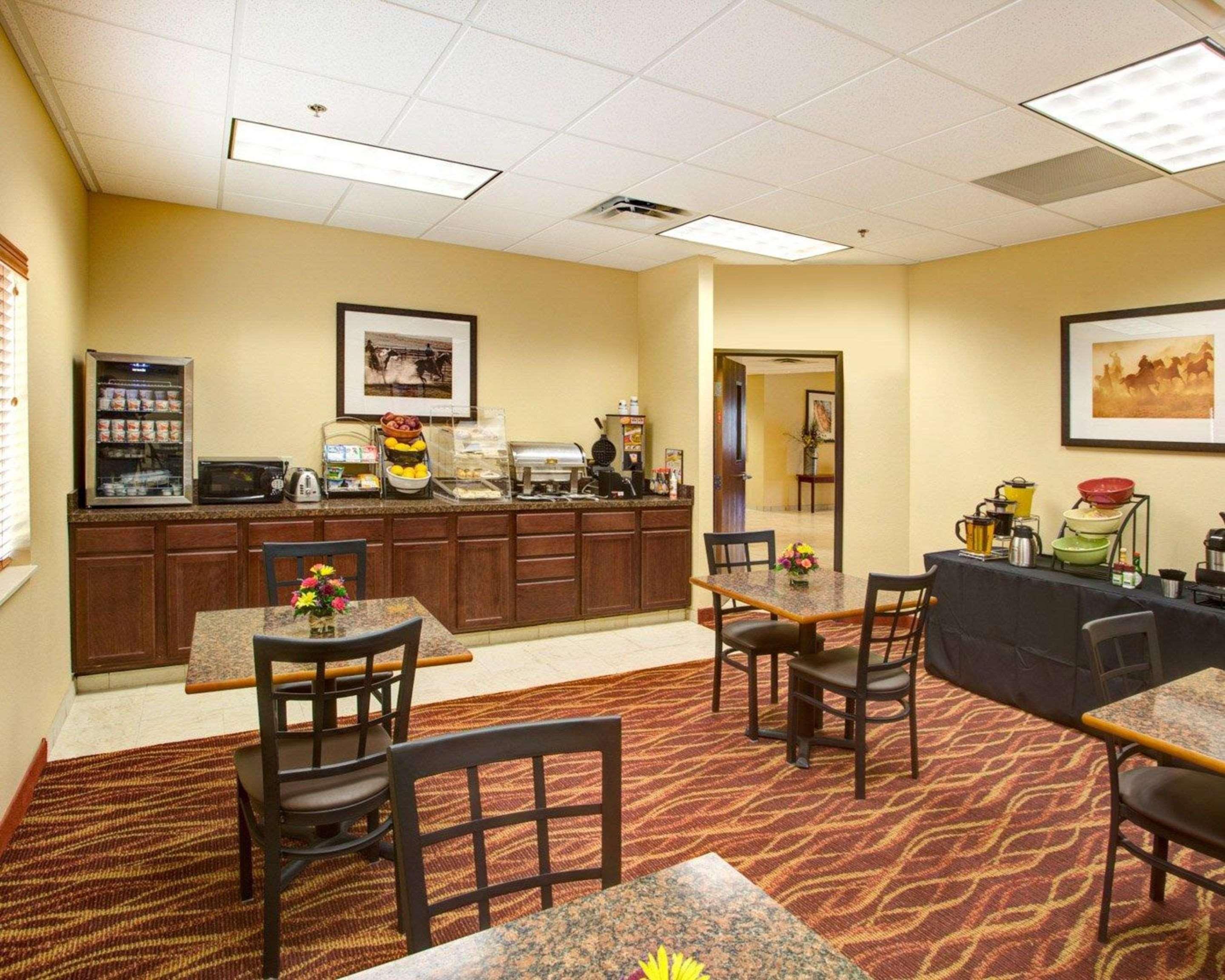 Rodeway Inn & Suites Phillipsburg Екстериор снимка