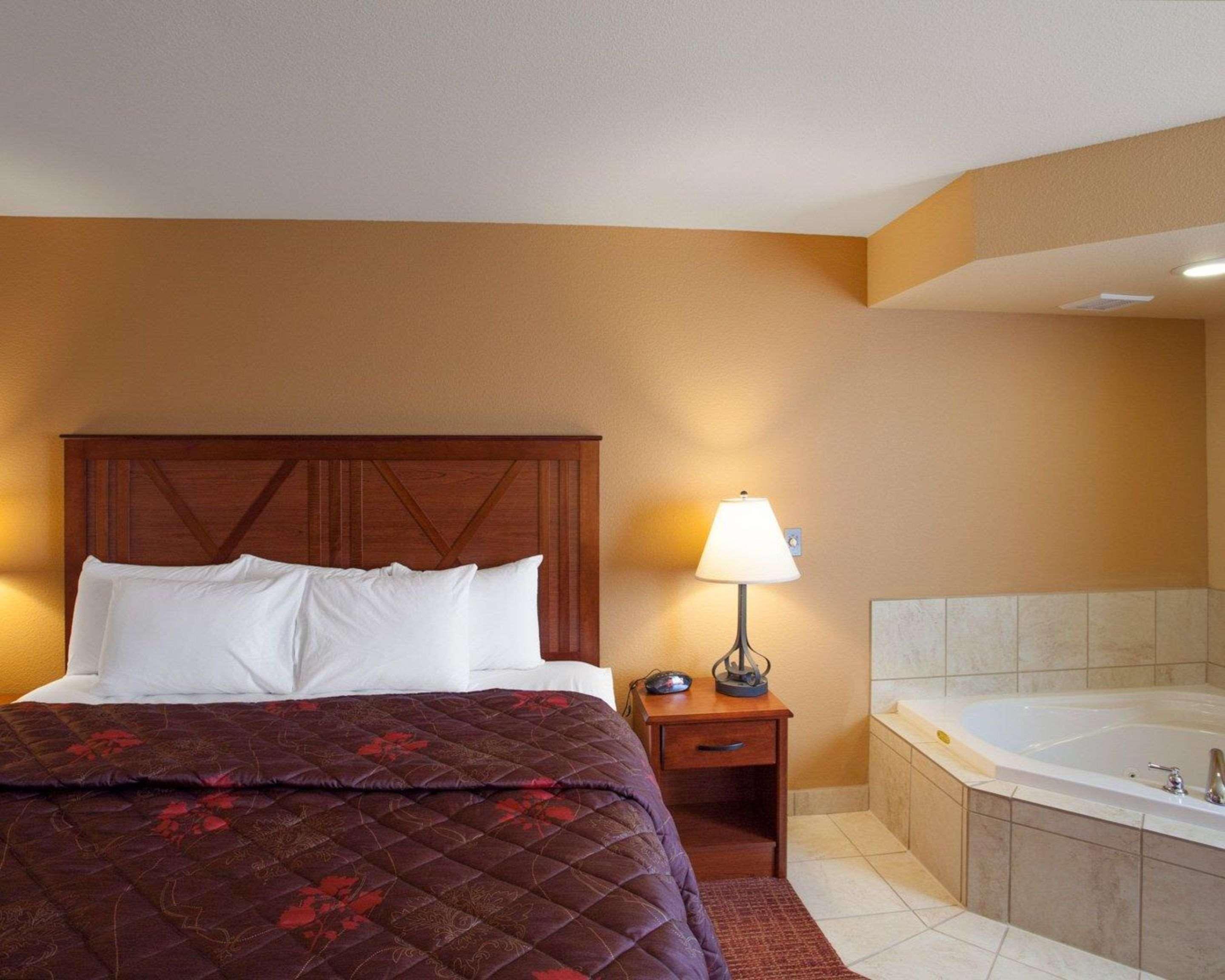 Rodeway Inn & Suites Phillipsburg Екстериор снимка