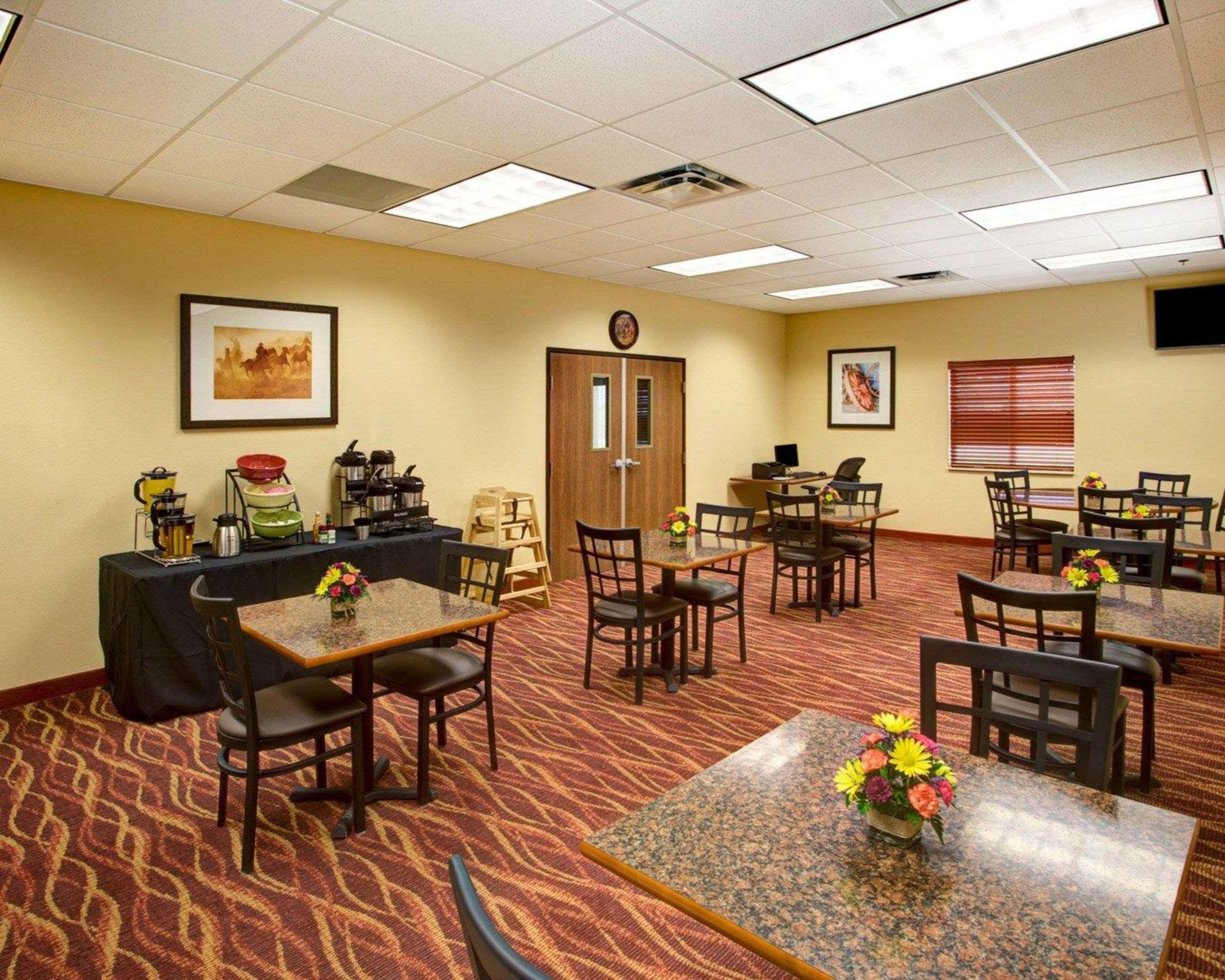 Rodeway Inn & Suites Phillipsburg Екстериор снимка
