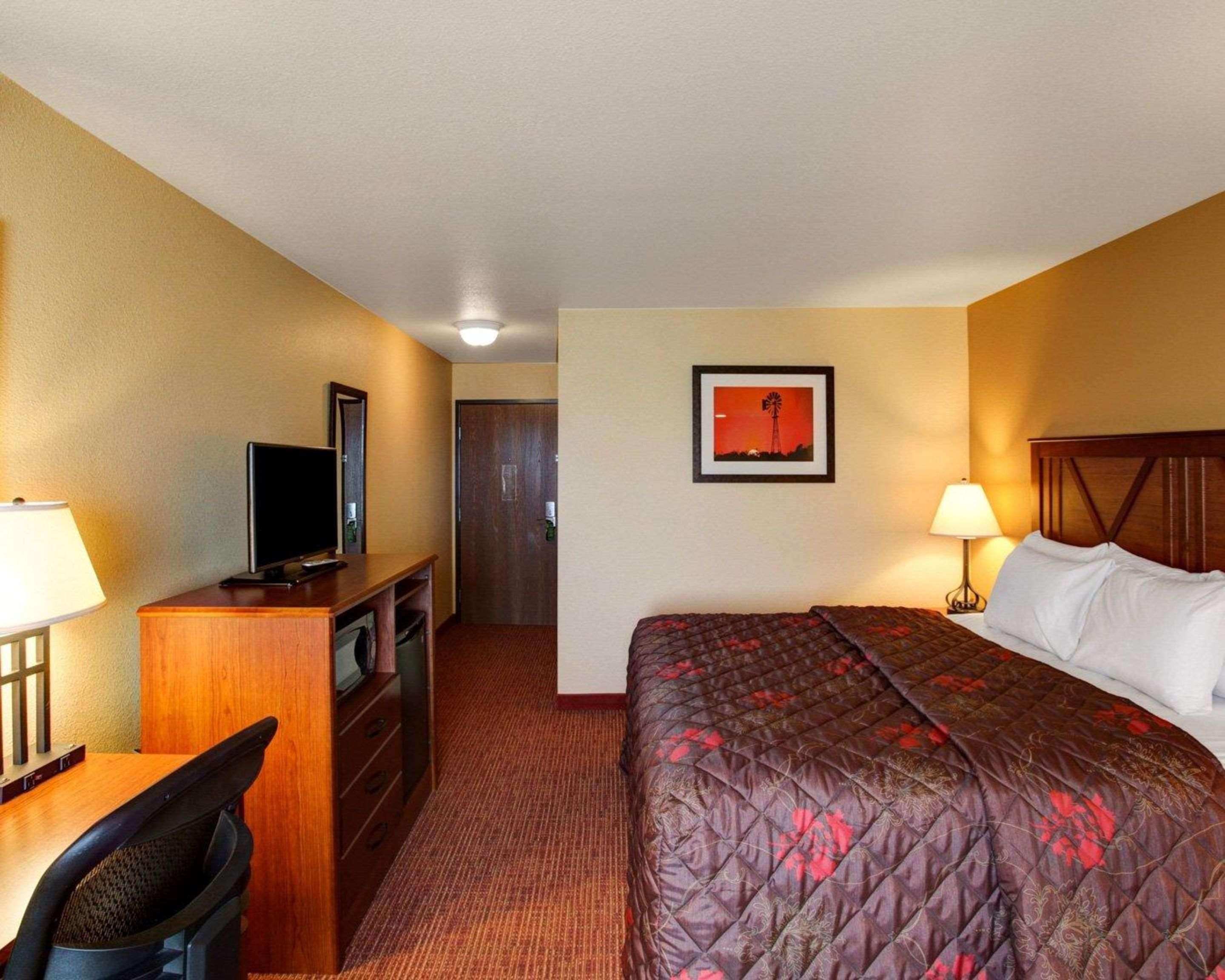 Rodeway Inn & Suites Phillipsburg Екстериор снимка